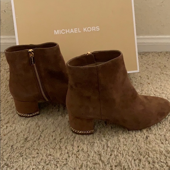 Michael Kors brown Suede boots size 8.5 like new - Picture 2 of 5